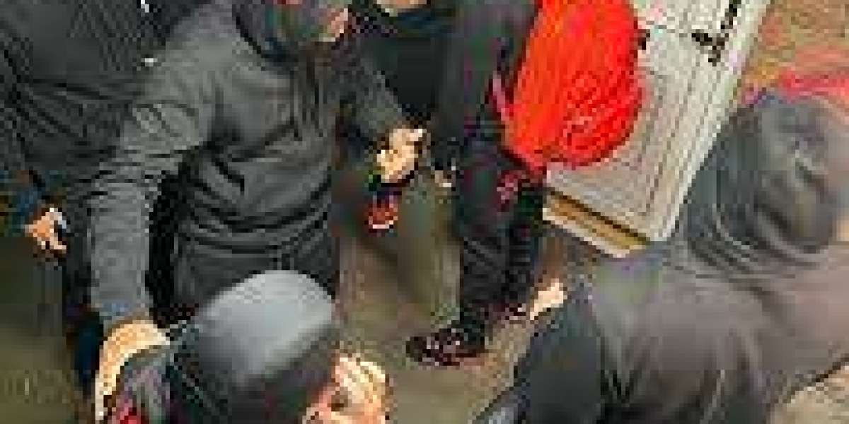 Syna World: Redefining Streetwear with the Tracksuit