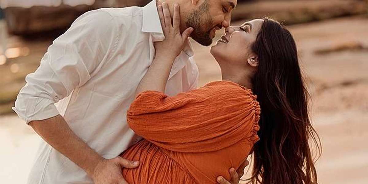 Maternity Photographer Sydney – Elegant & Timeless Pregnancy Portraits