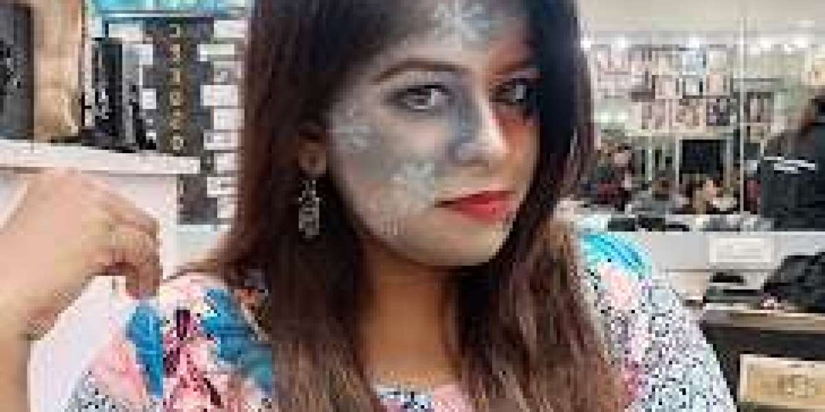 Lakme Academy Bandra, Powered by Aptech:- Best Makeup Academy in Bandra