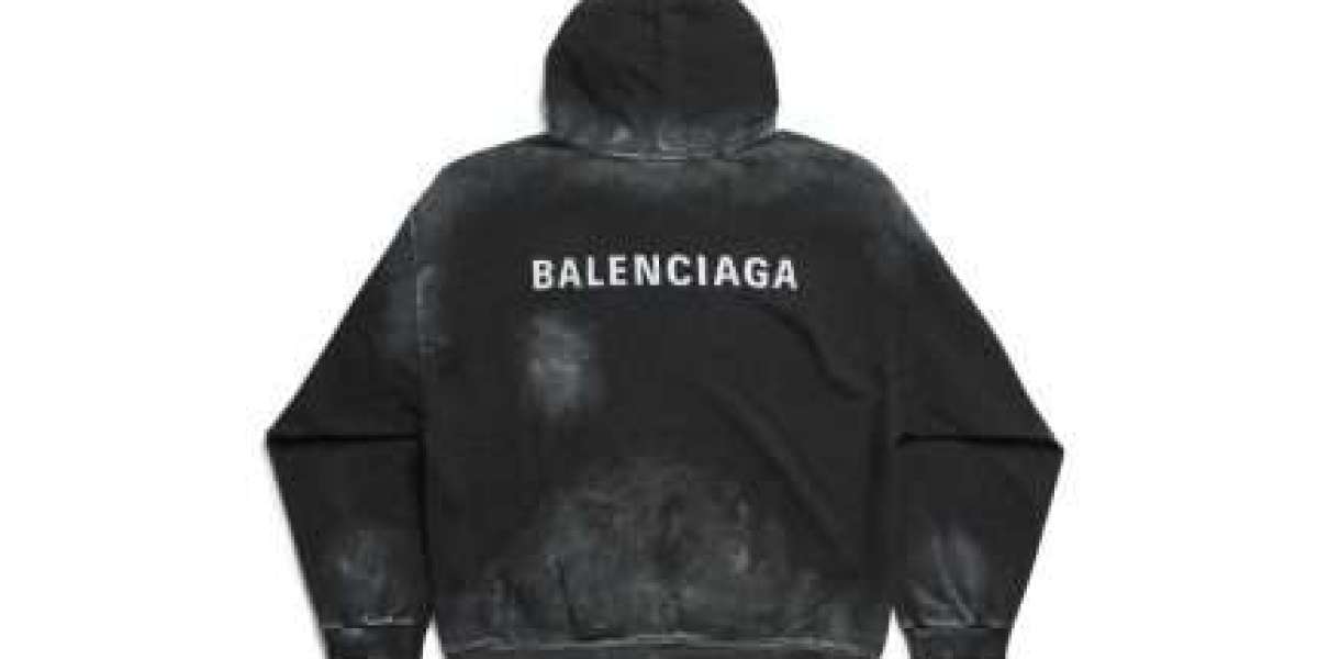 Collezione Felpe Balenciaga: Espressione di Lusso e Stile Distintivo