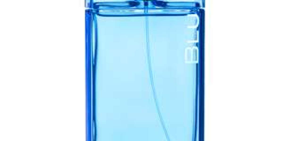 عطور أجمل عمان: رحلة في عالم دهن العود والأناقة الشرقية