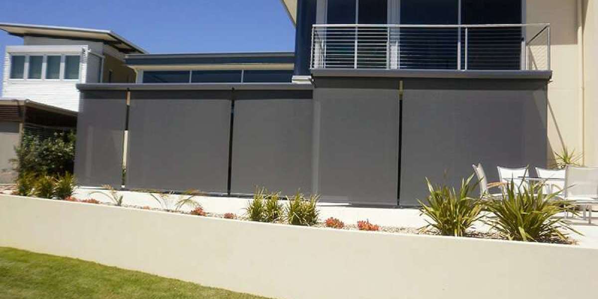 Straight Drop Outdoor Blinds: A Simple and Effective Outdoor Shading Solution