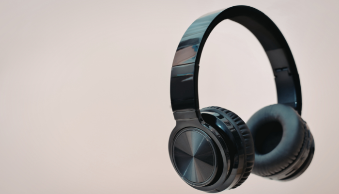 5 Things To Consider Before Buying A Bluetooth Headset | DreeX