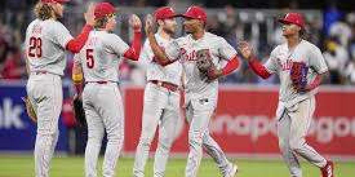 Harper Homers Twice as Phillies Edge Braves