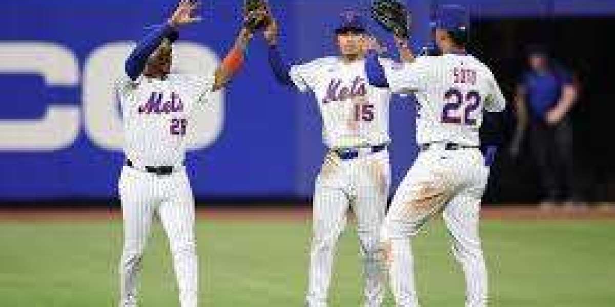 Mets Recall Clay Holmes to Bolster Bullpen