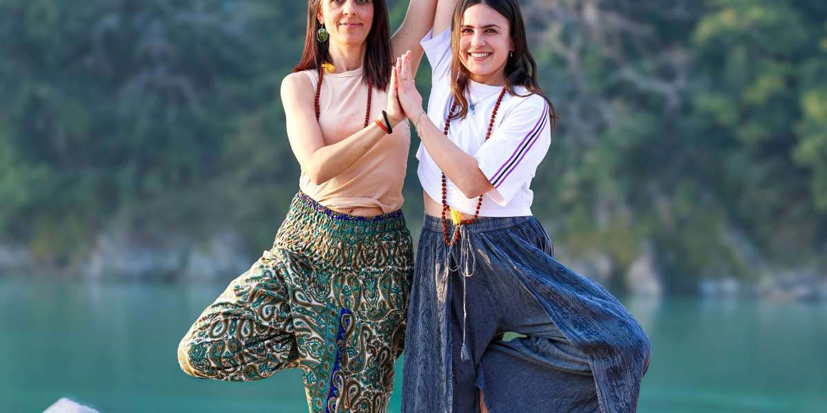 Best Beginner Yoga Course in Rishikesh, India – Complete Guide (2026)