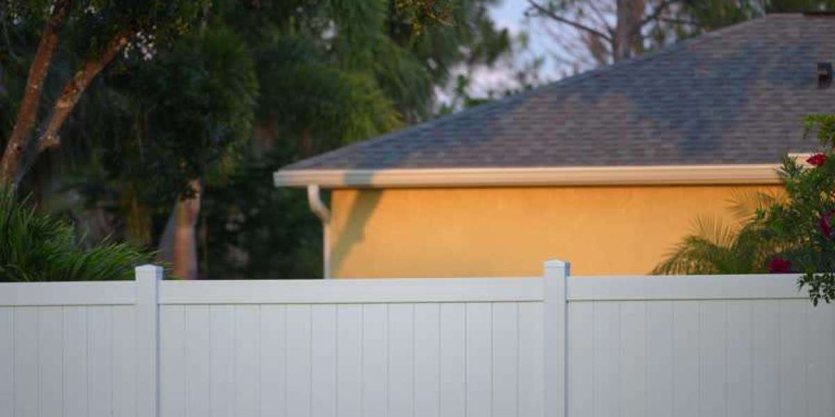 How Vinyl Fence Installation Services Upgrade Small Yards