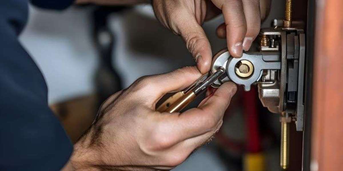 Waarom Zou Je een Locksmith Bellen in Plaats van een Slot te Breken?