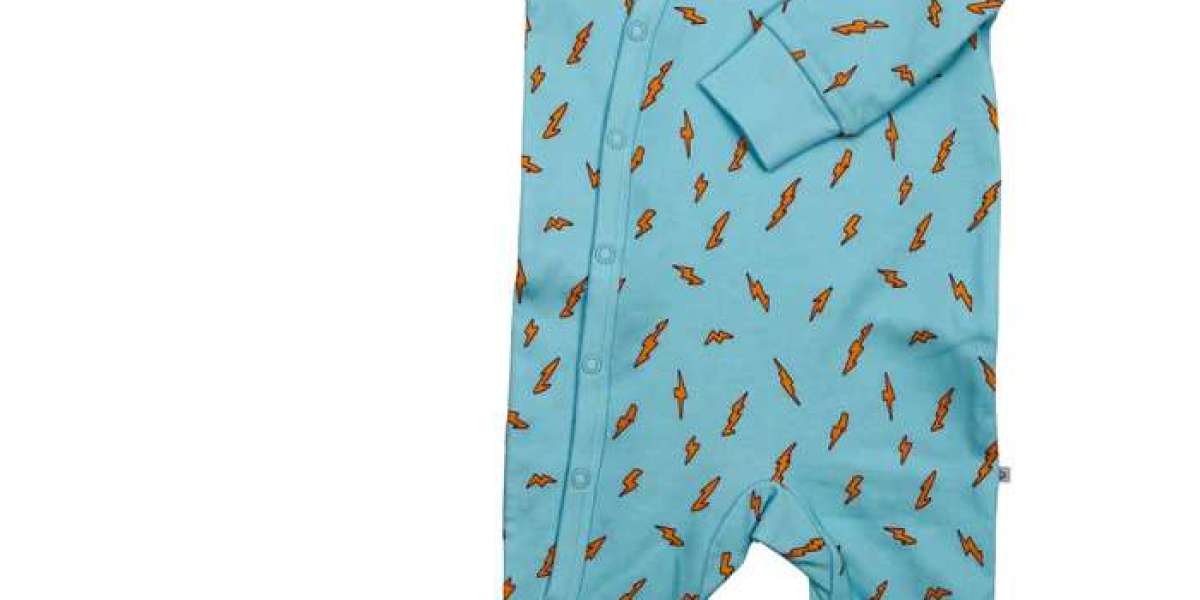 How Many Outfits Does a Newborn Actually Need? A Realistic Packing List by Size
