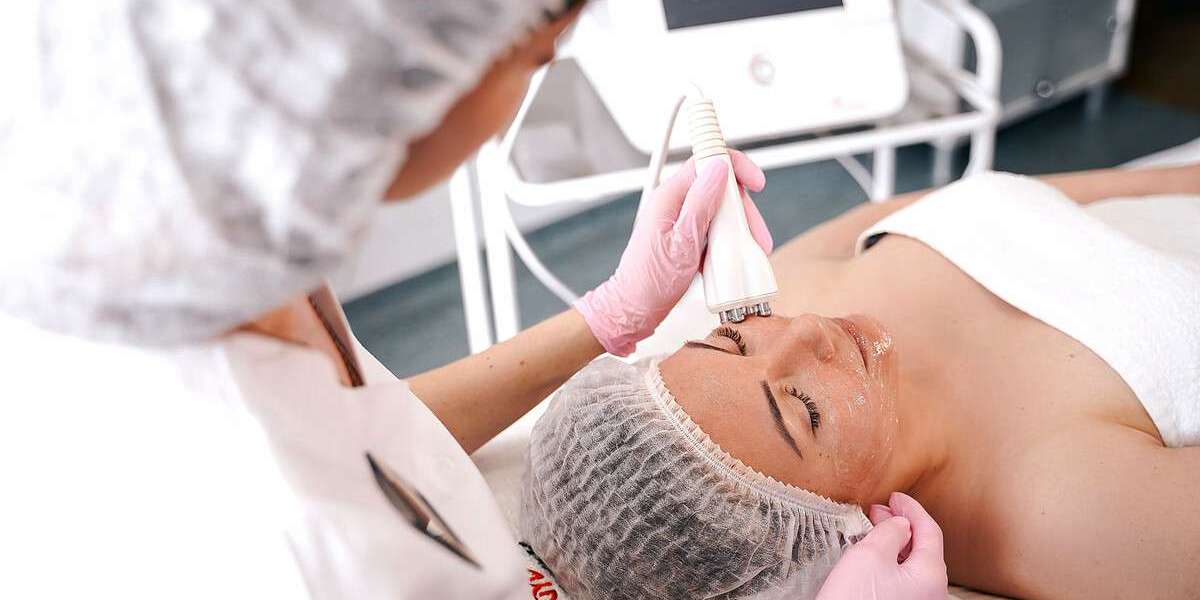 How Does Pico Laser Treatment Improve Skin Texture?