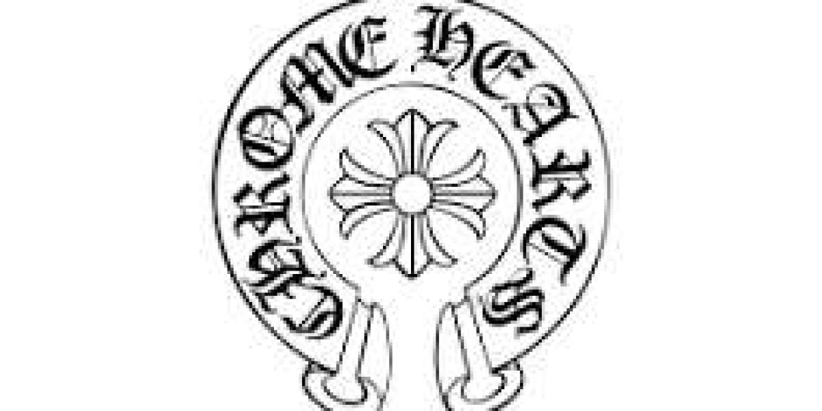 Chrome Hearts Ear Piercing & Brille: Edler Statement-Look