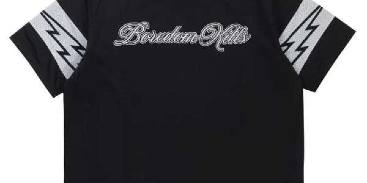 Redefining Everyday Style Through Modern Streetwear