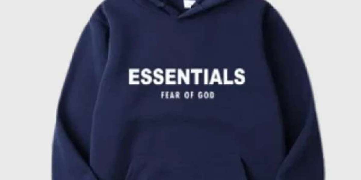 How I Style an ESSENTIALS HOODIE for Long Travel Days