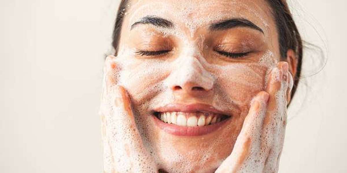 US Skin Toner Advances with Hydration-Focused Skincare Trends